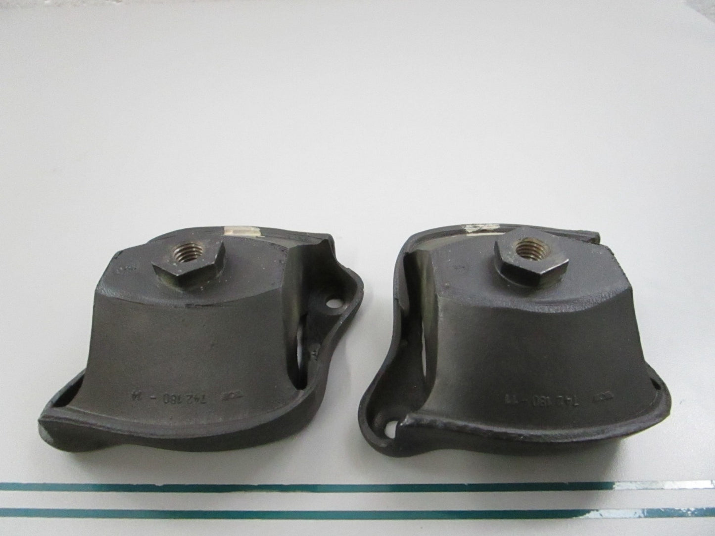 NEW OEM 1082200017 Mercedes-Benz Engine Mount Kit 0810