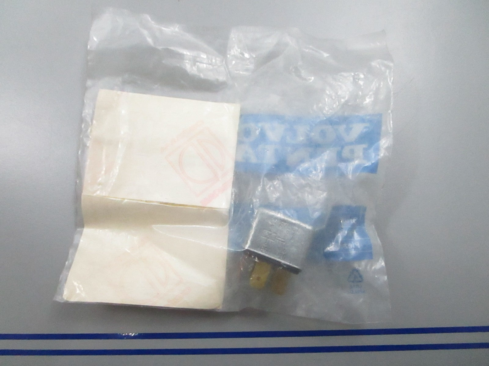 *NEW OEM* 0810 Volvo Penta Relay 876040