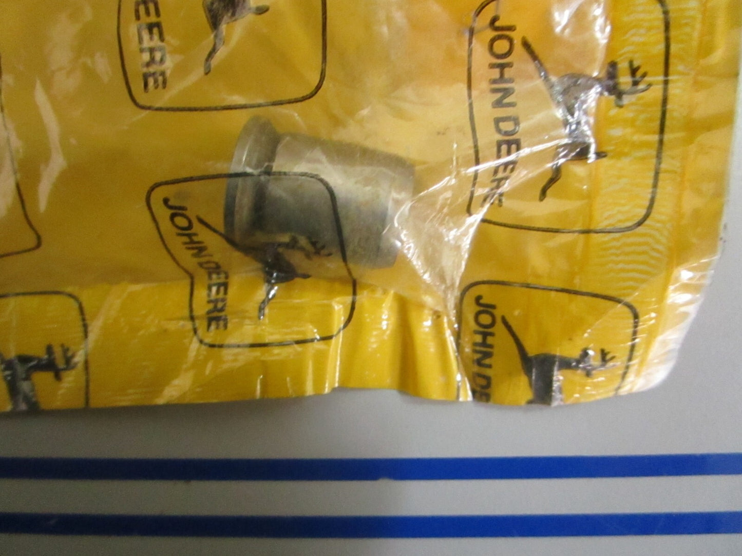 *NEW OEM* 0820 John Deere Plunger R32090