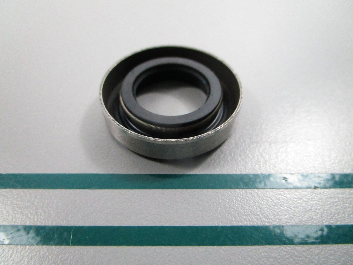 NEW OEM 321459 0321459 OMC Johnson Evinrude Oil Retainer 0810