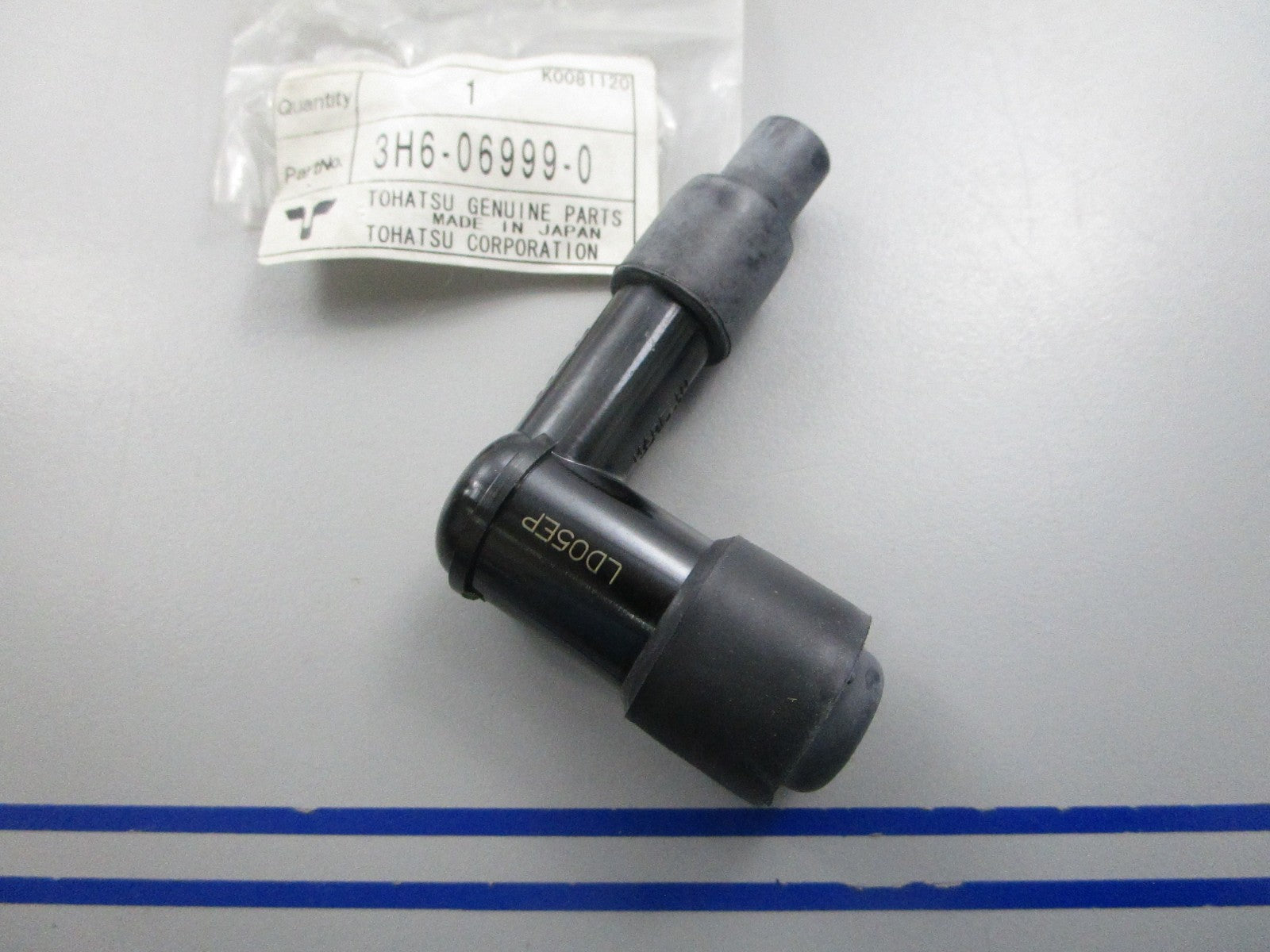 NEW OEM 3H6-06999-0 3H6069990 Tohatsu Plug Cap 0810