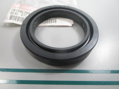 NEW OEM 38139-L1001 UniCarriers Oil Seal 0810