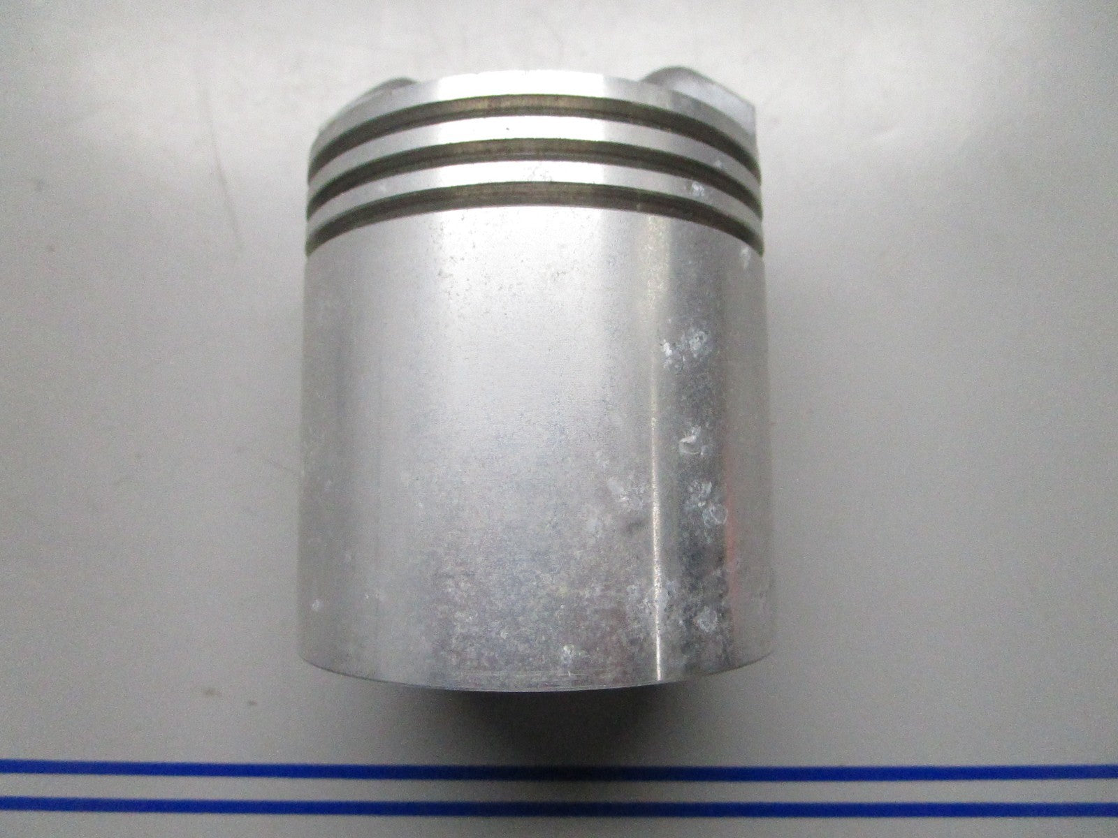 *NEW OEM* 0820 OMC Johnson Evinrude Piston 376829 0376829 304320