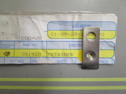 *NEW OEM* 0810 OMC Johnson Evinrude Retainer 351928 0351928