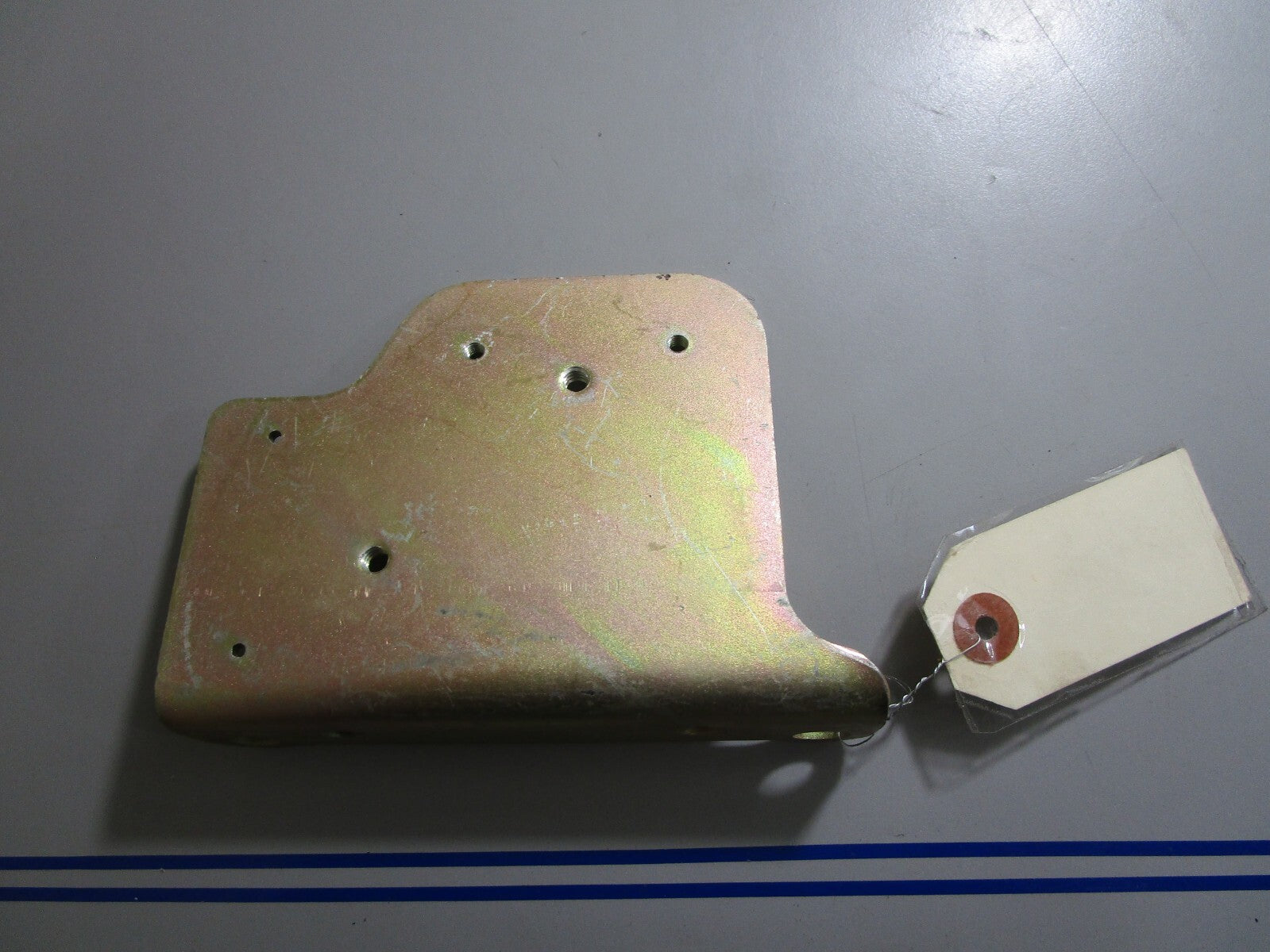 *NEW OEM* 0810 OMC Johnson Evinrude Bracket 910554 0910554