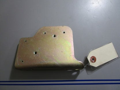 *NEW OEM* 0810 OMC Johnson Evinrude Bracket 910554 0910554