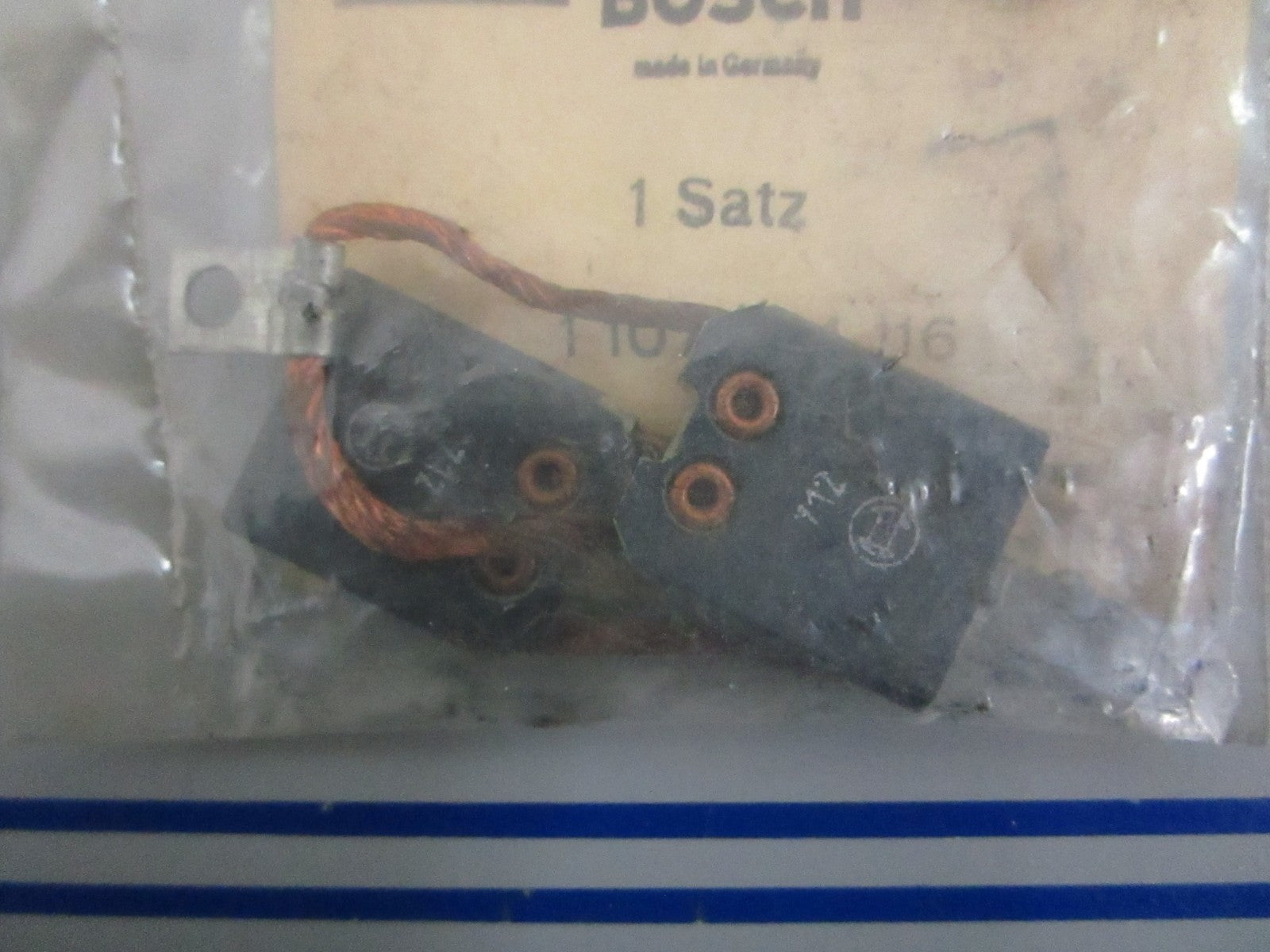 NEW OEM 1107014116 Bosch Brush Set 0820