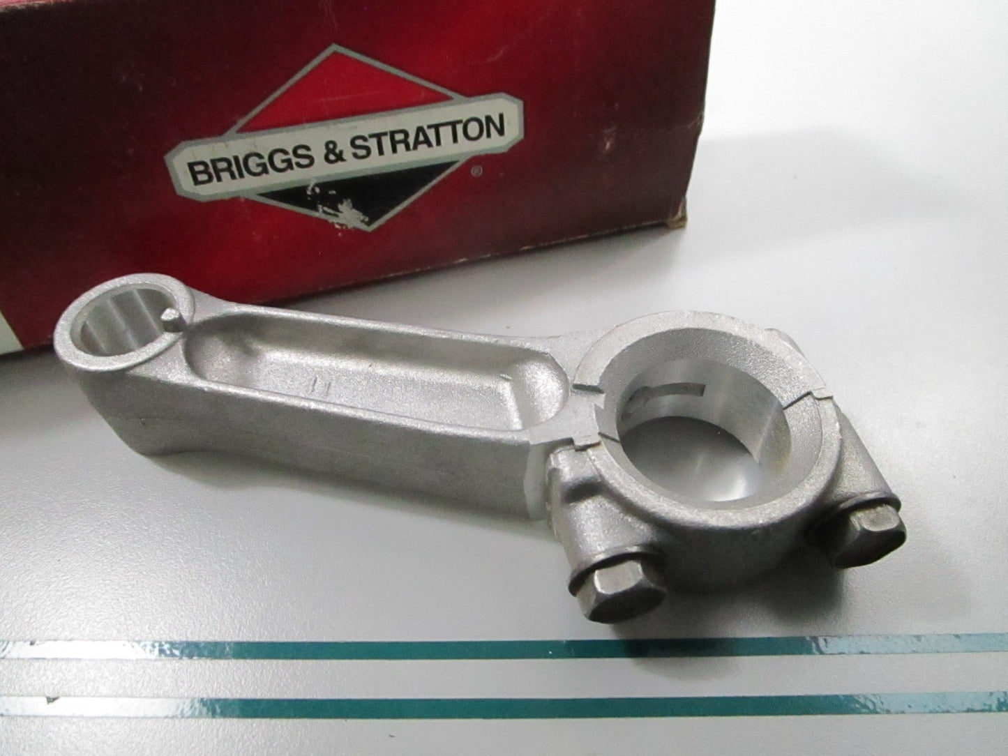 NEW OEM 390401 Briggs & Stratton Connecting Rod 0810