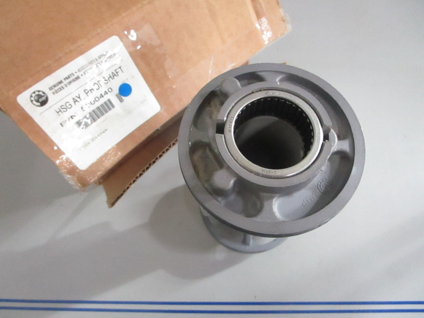 *NEW OEM* 0820 OMC Johnson Evinrude Prop Shaft Housing Assy 5000440