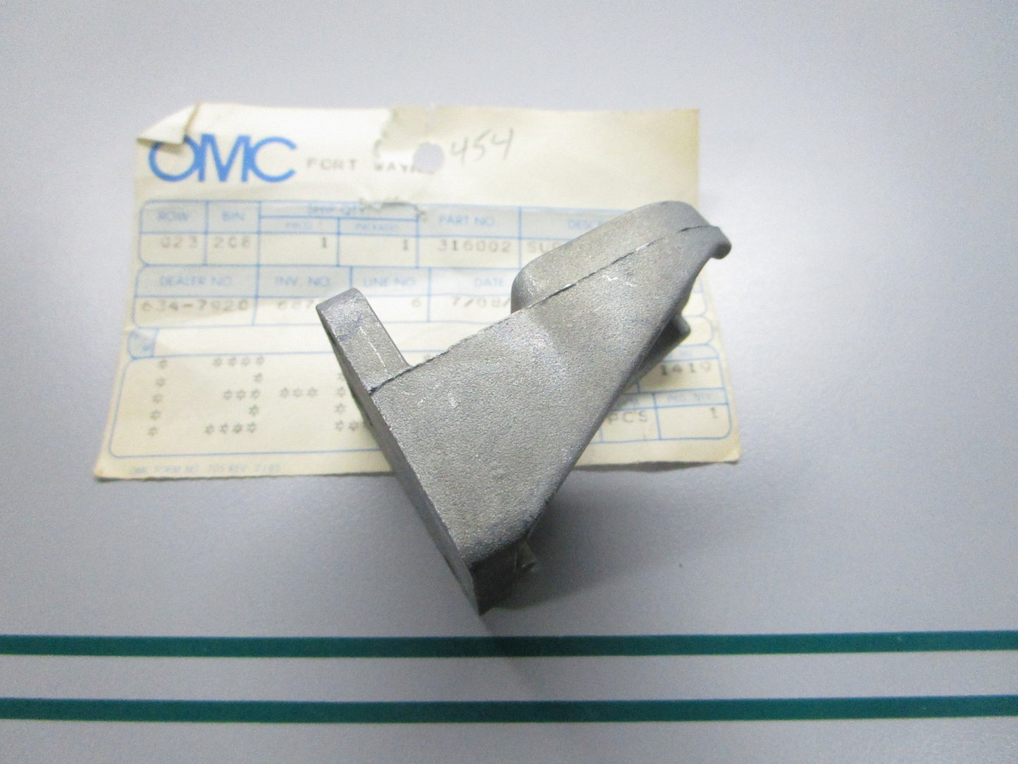 NEW OEM 316002 0316002 OMC Johnson Evinrude Support Case 0810