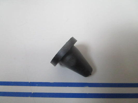 *NEW OEM* 0720 OMC Johnson Evinrude Bumper 334432 0334432