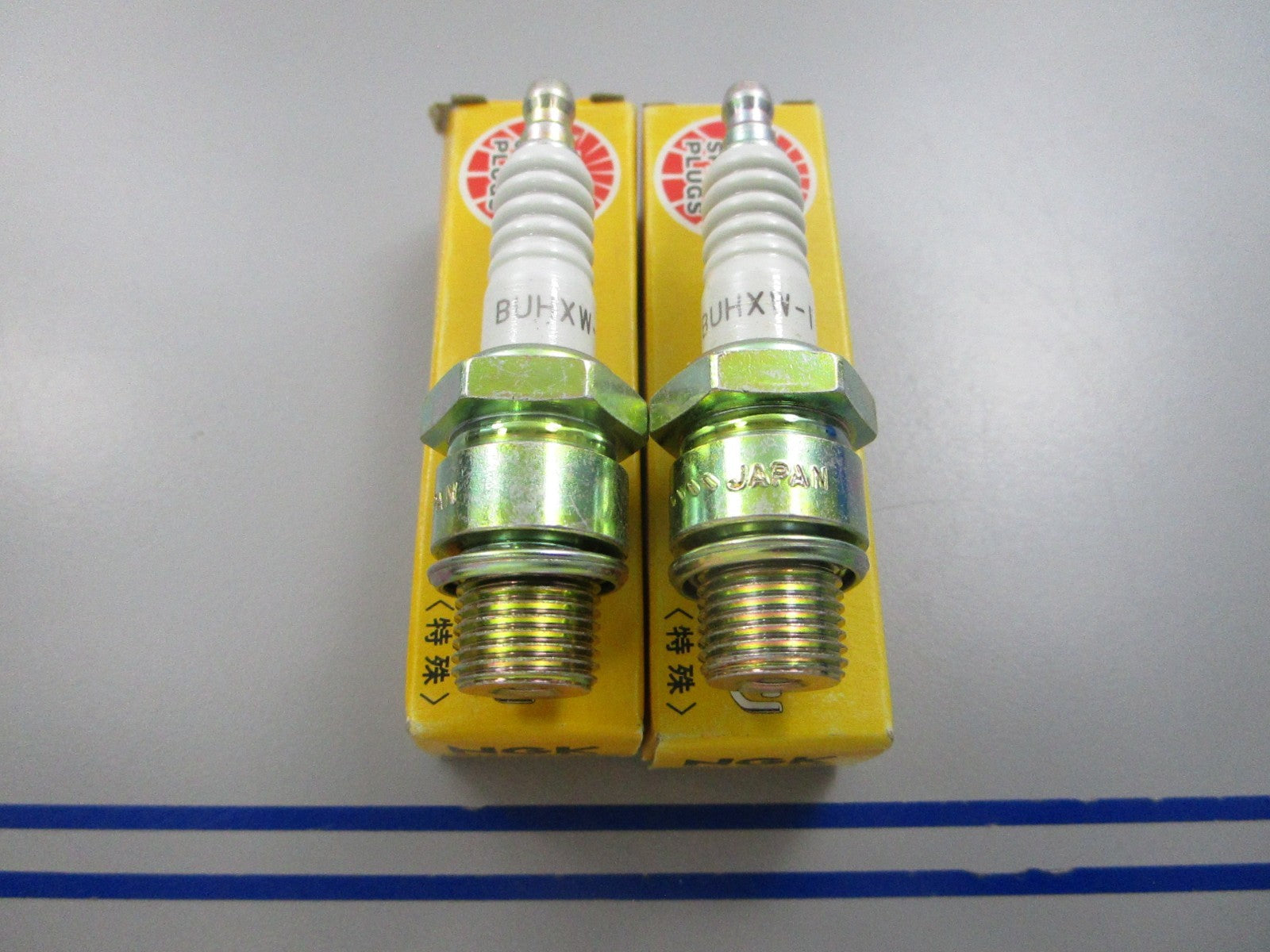 NEW (LOT OF 2) BUHXW-1 NGK Spark Plug 0810