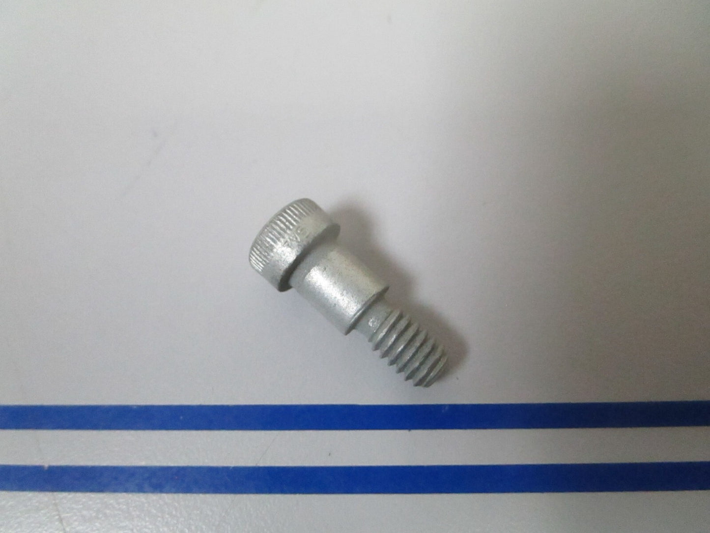 *NEW OEM* 0810 Mercury Quicksilver Screw 10-F2424