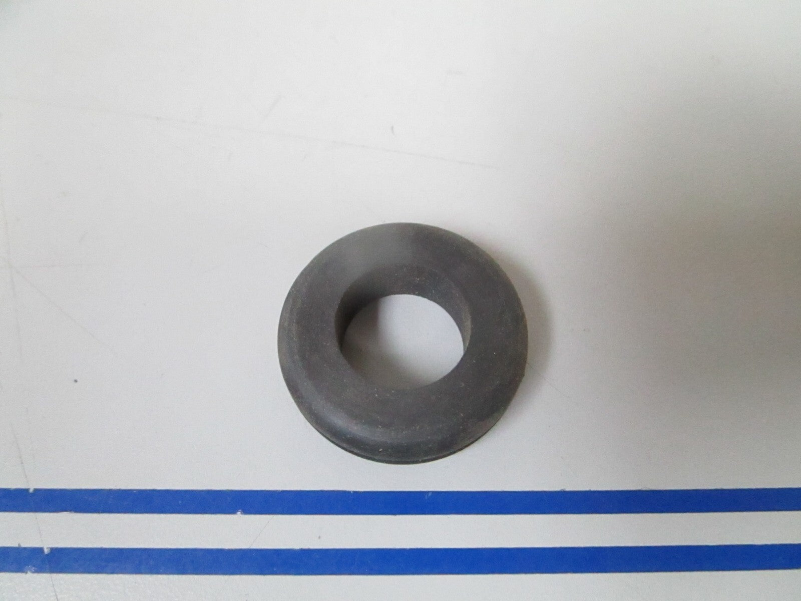 *NEW OEM* 0720 OMC Johnson Evinrude Grommet 311543 0311543