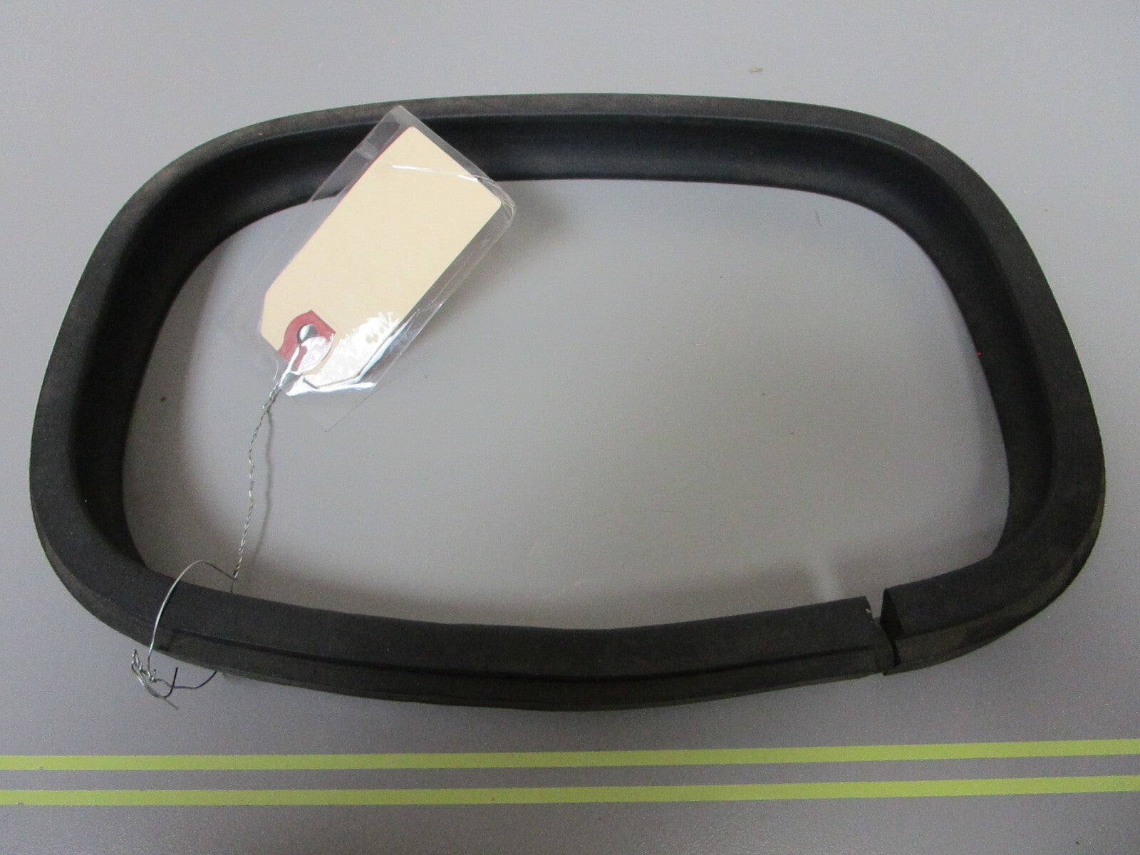 *NEW OEM* 0810 OMC Johnson Evinrude Exhaust Seal 398200 0398200