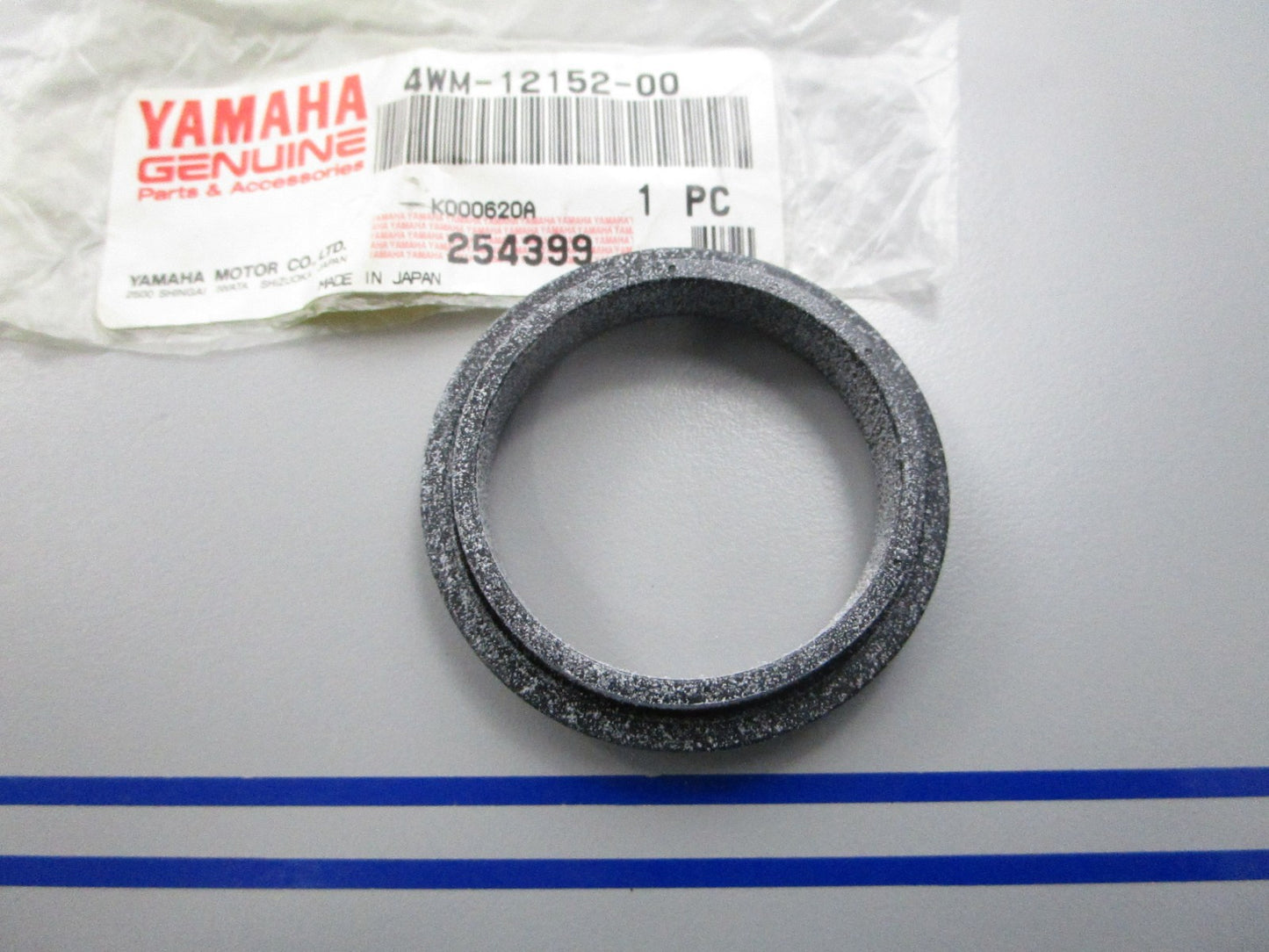 NEW OEM 4WM-12152-00-00 Yamaha Rocker Arm Support 0810