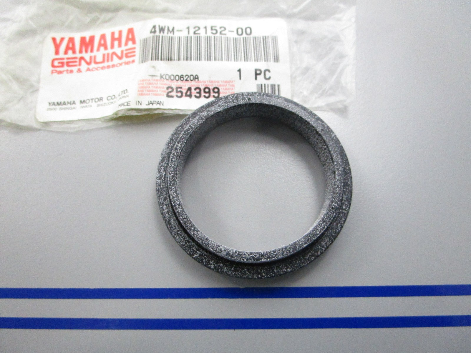 NEW OEM 4WM-12152-00-00 Yamaha Rocker Arm Support 0810