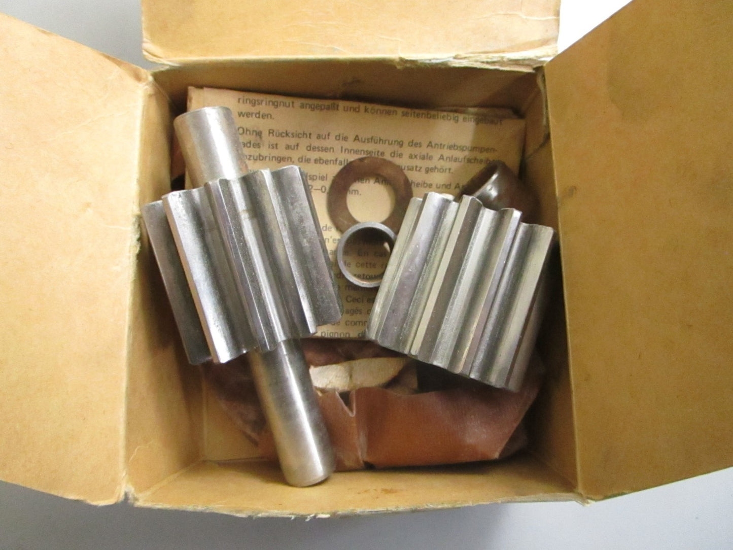 *NEW OEM* 0820 Volvo Penta Repair Kit 275715
