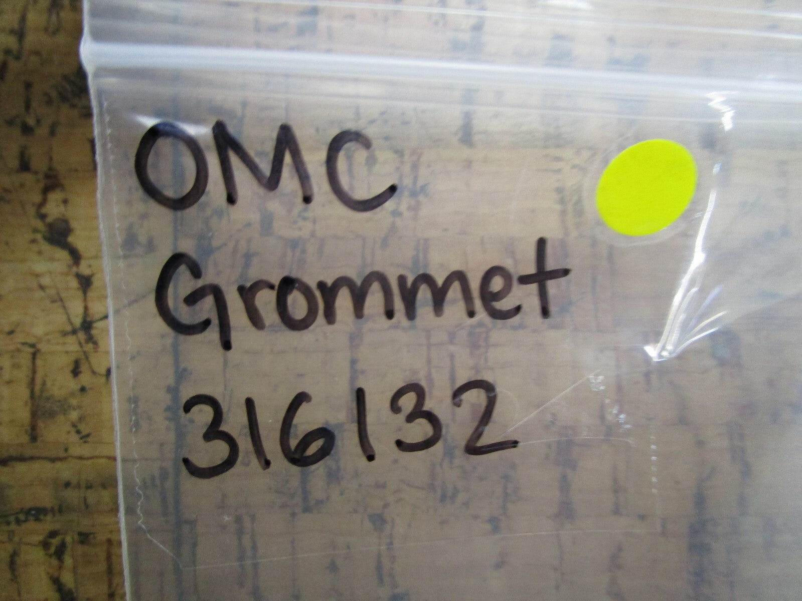 *NEW OEM* 0810 OMC Johnson Evinrude Grommet 316132 0316132