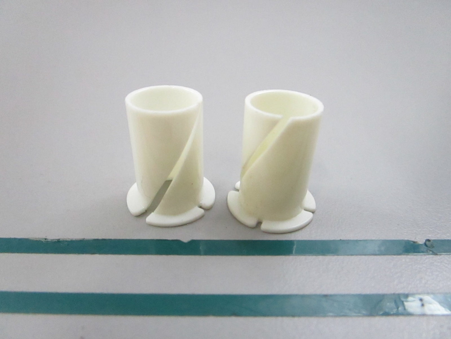 NEW OEM (LOT OF 2) 314137 0314137 OMC Johnson Evinrude Bushing 0810