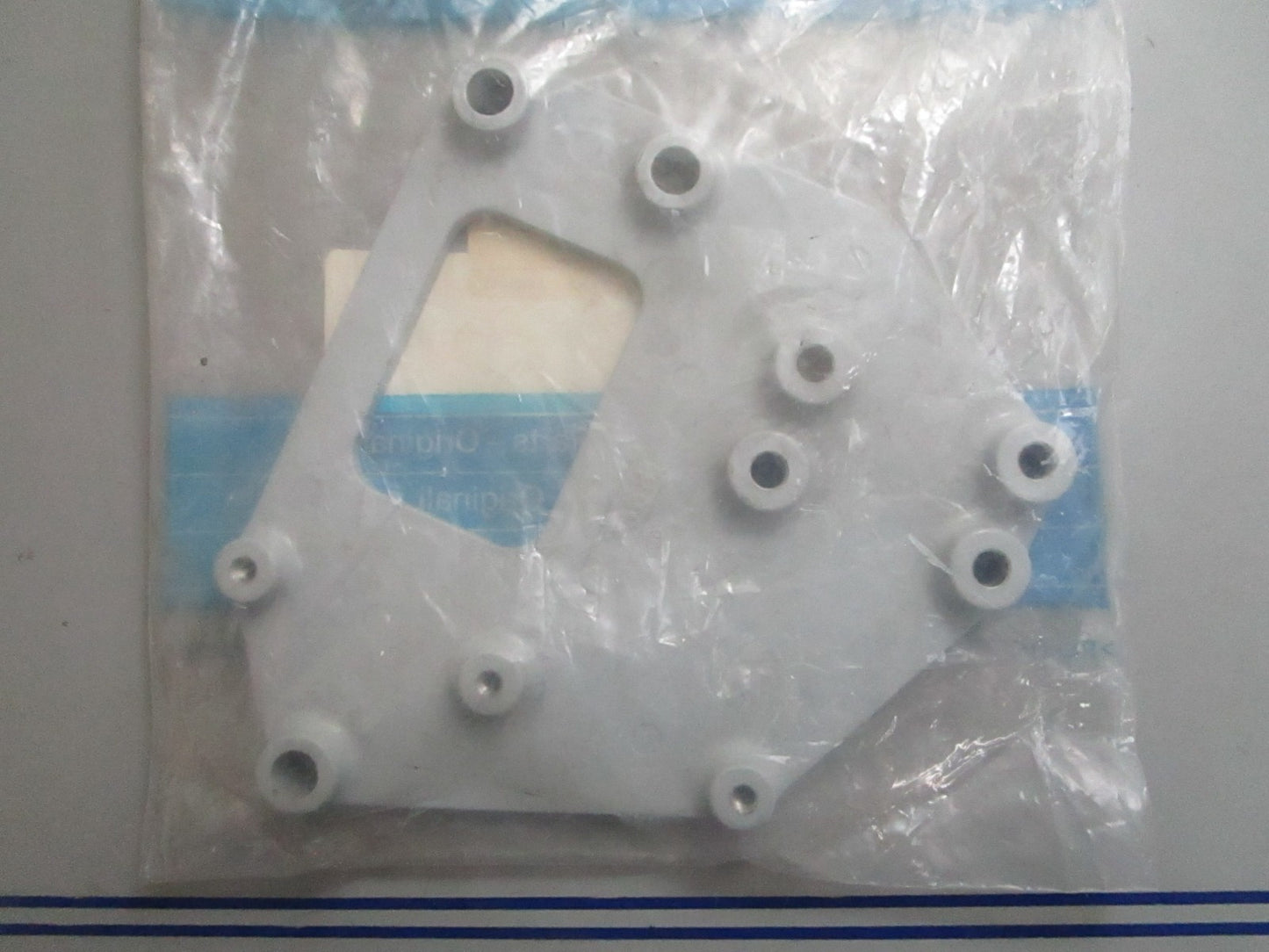 *NEW OEM* 0820 Volvo Penta Bracket 852568