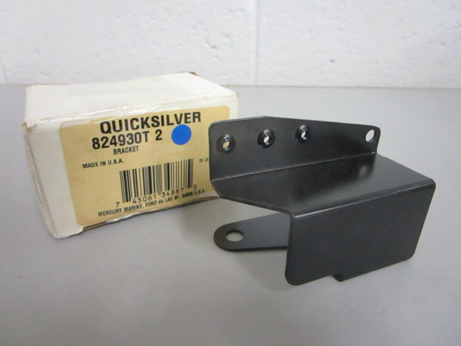 NEW OEM 824930T2 Mercury Quicksilver Bracket 0820