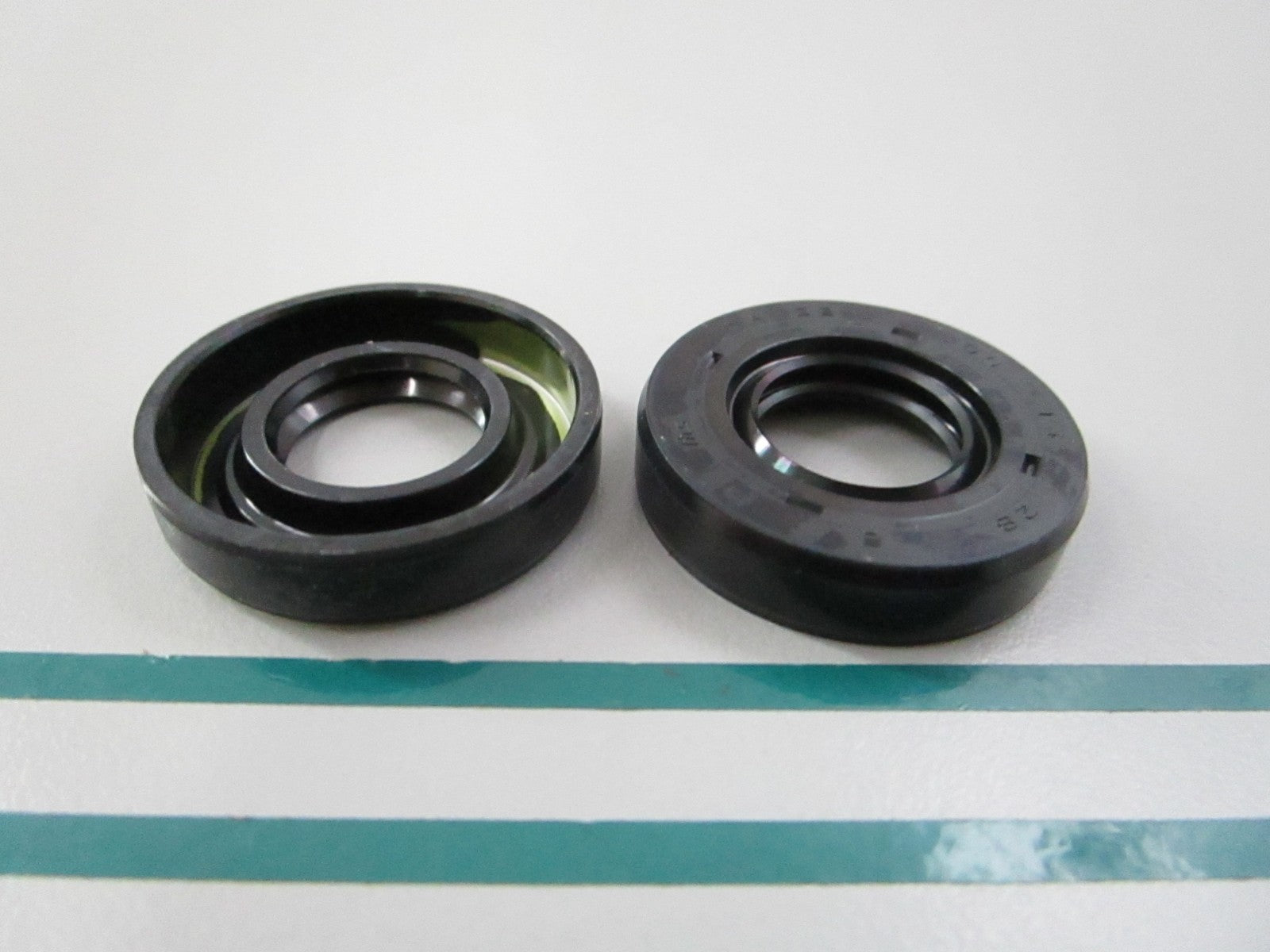 NEW OEM (LOT OF 2) 93106-14001-00 Yamaha Oil Seal 0810