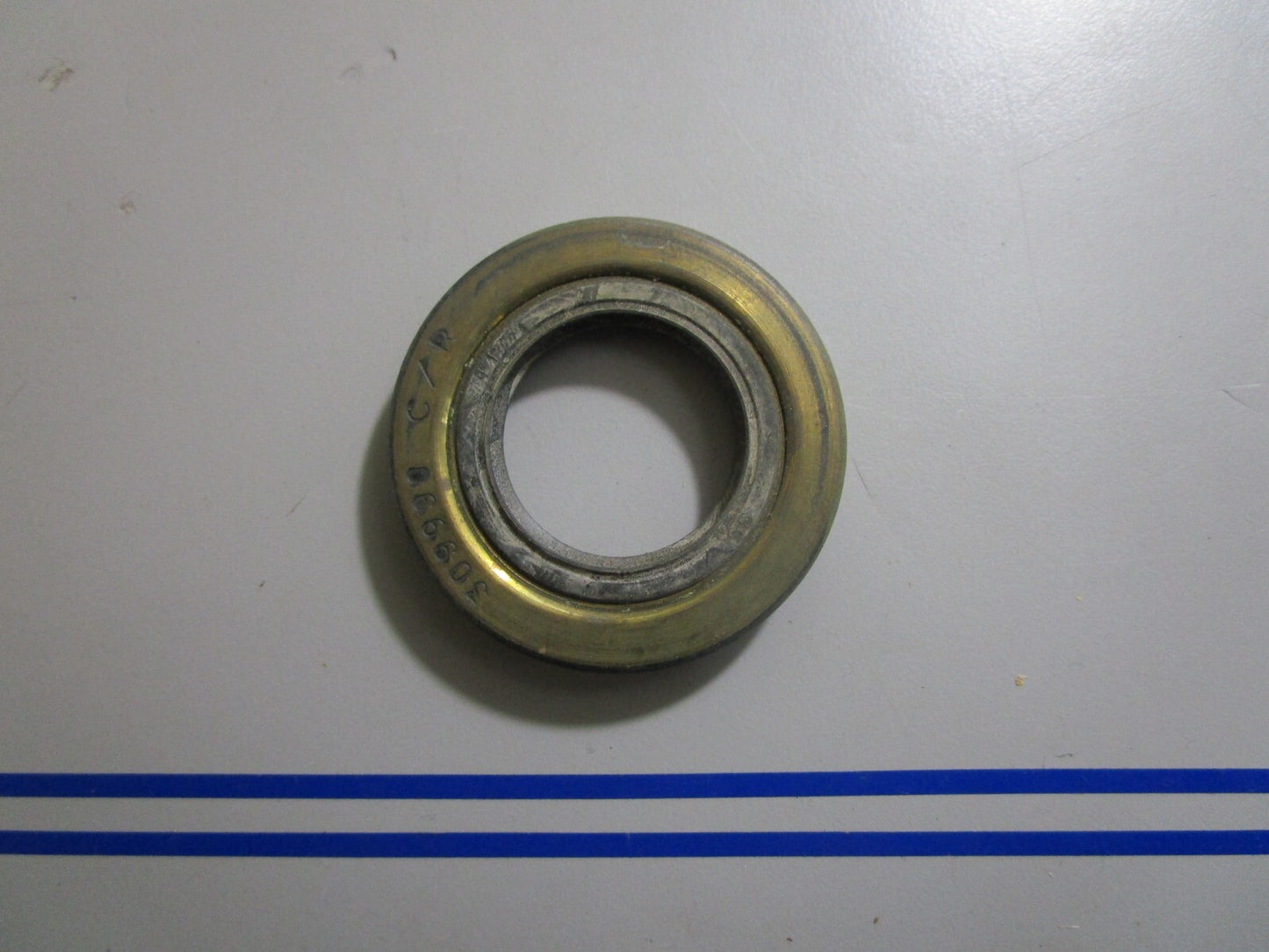 *NEW OEM* 0810 OMC Johnson Evinrude Seal 309990 0309990