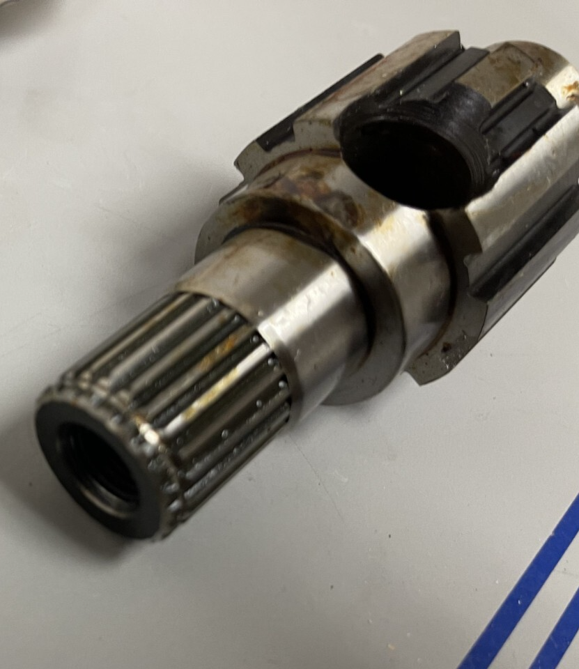 *NEW OEM* 0670 Johnson Evinrude Tilt Clutch Shaft 983303 0983303
