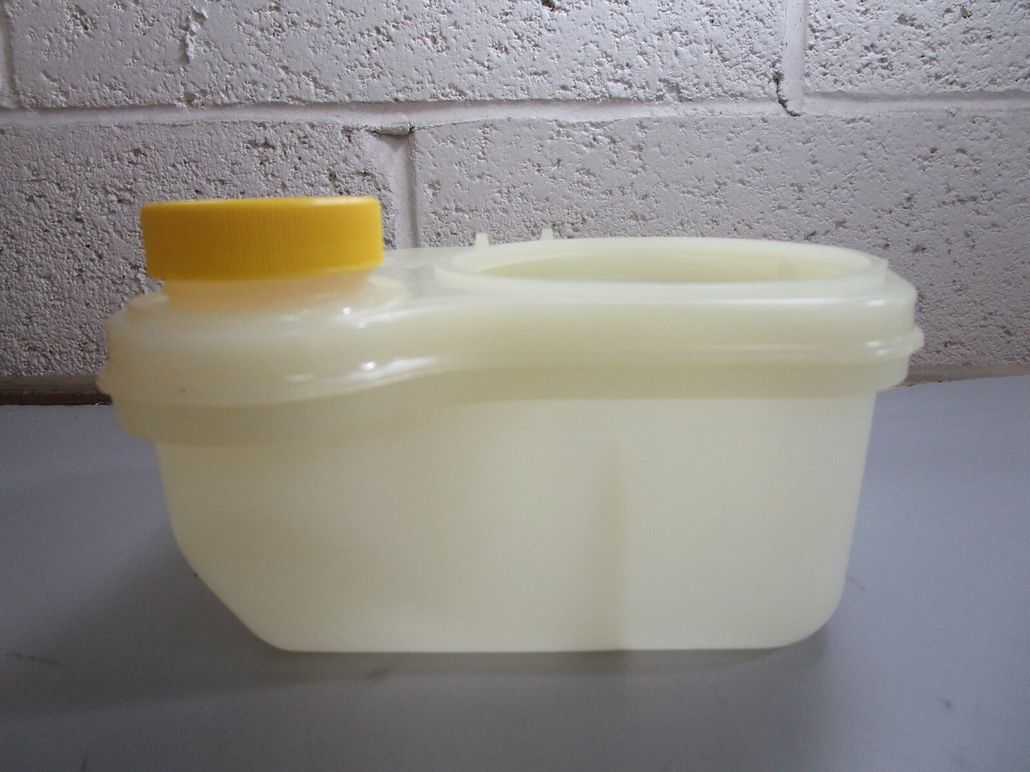 *NEW OEM* 0820 Volvo Penta Reservoir 854531