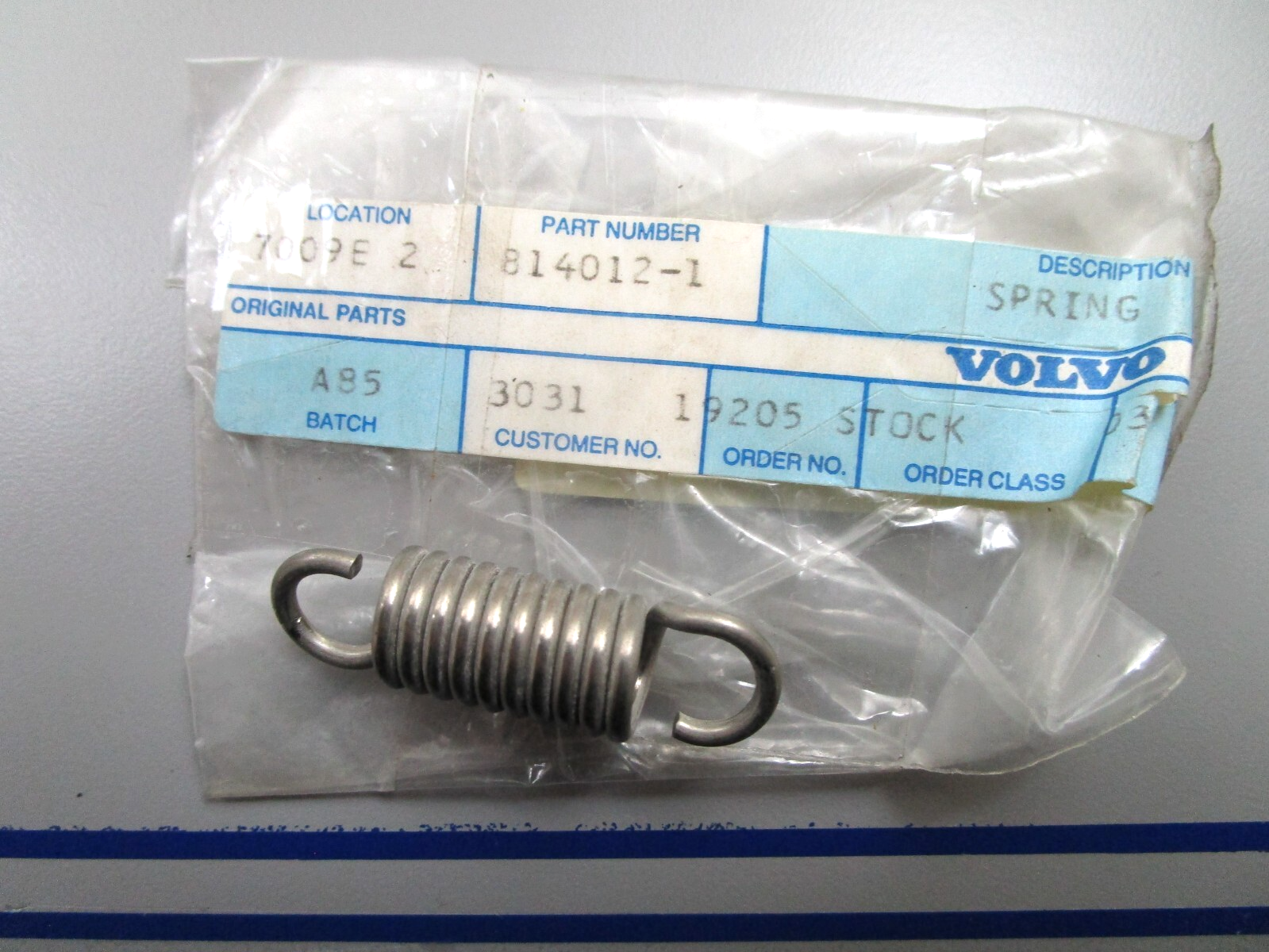 *NEW OEM* 0810 Volvo Penta Spring 814012