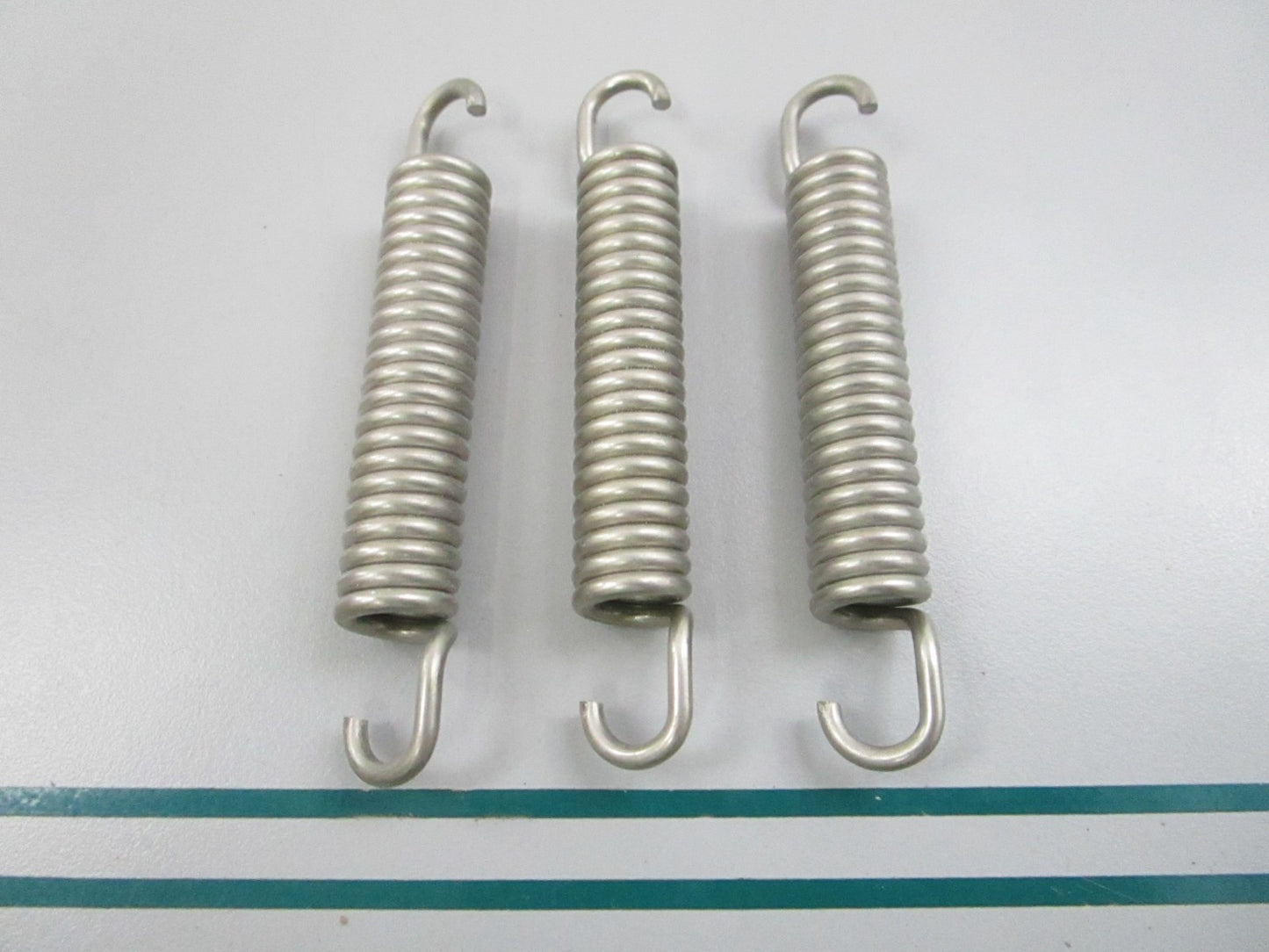 NEW OEM (LOT OF 3) 90506-26M01-00 Yamaha Spring 0810