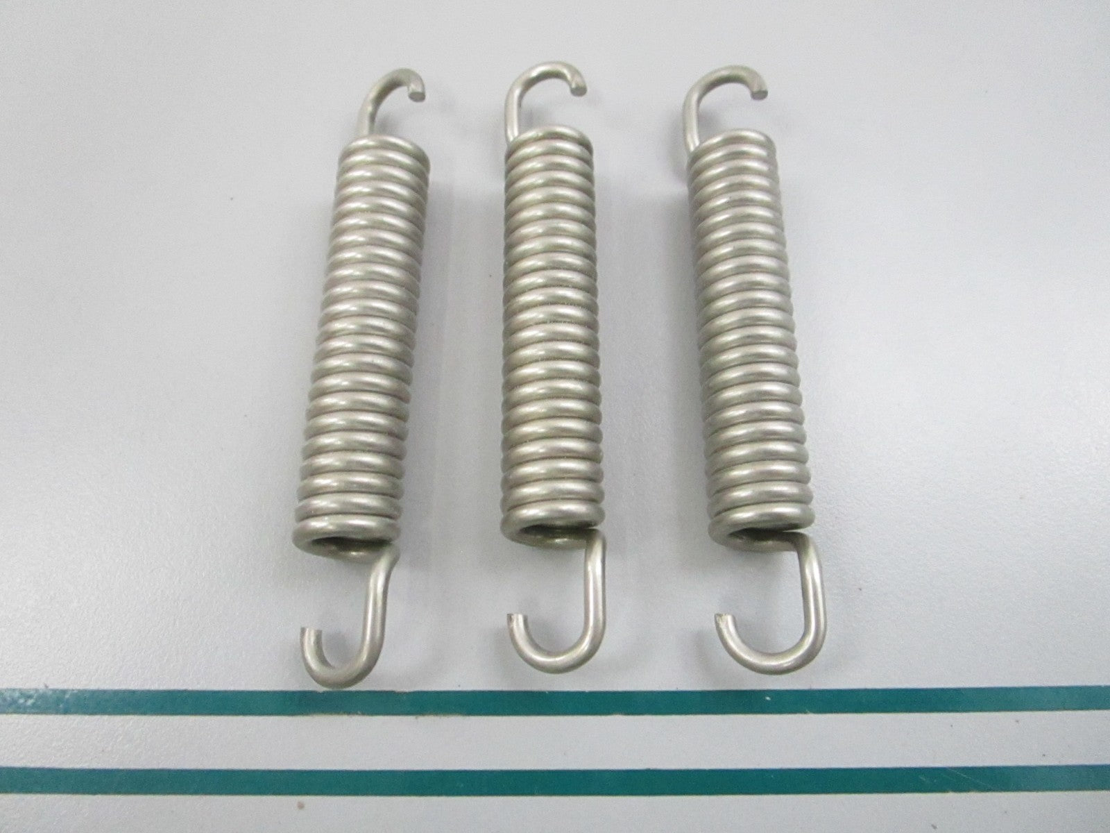 NEW OEM (LOT OF 3) 90506-26M01-00 Yamaha Spring 0810
