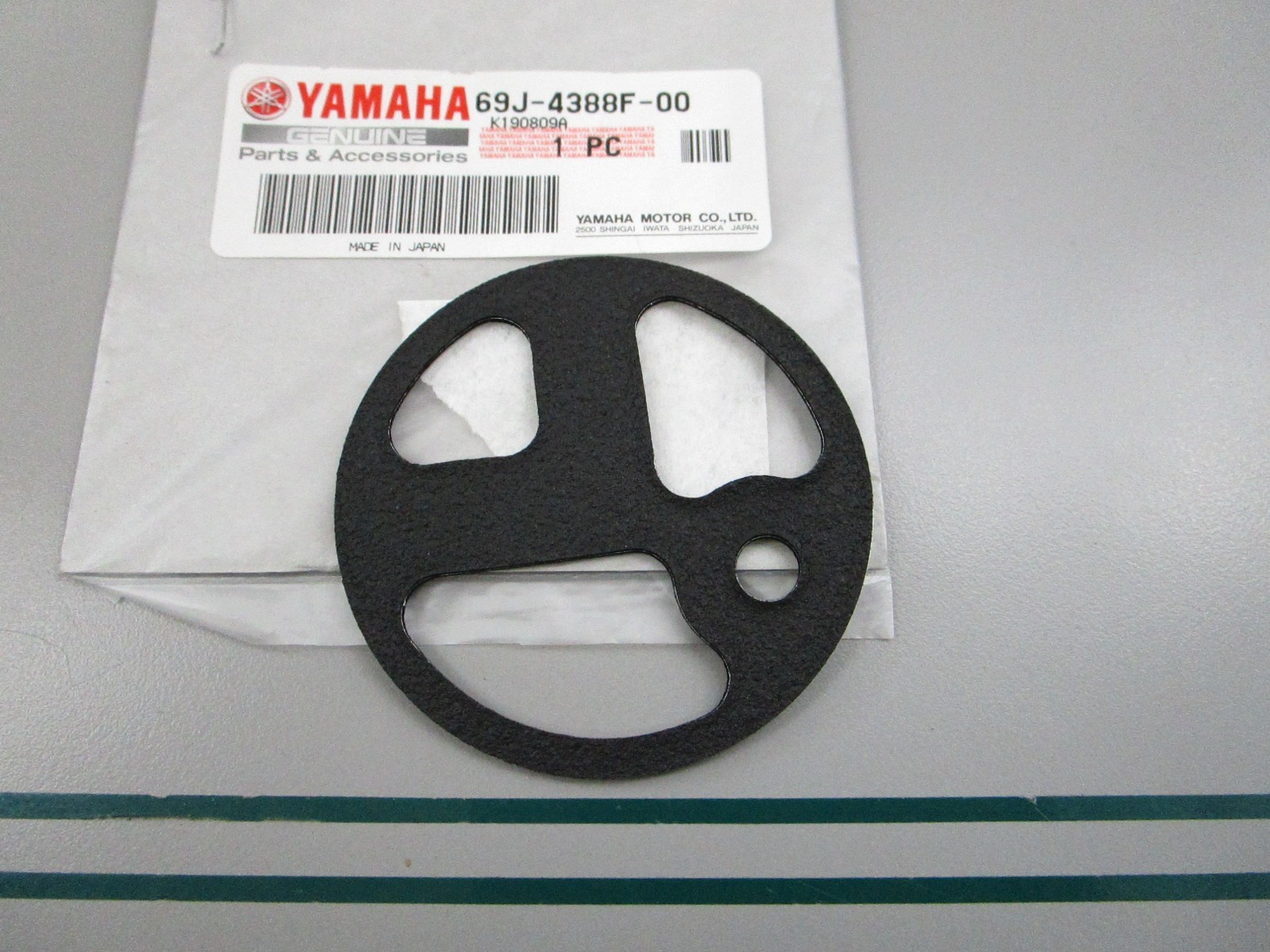 NEW OEM 69J-4388F-00-00 Yamaha Spacer 0810