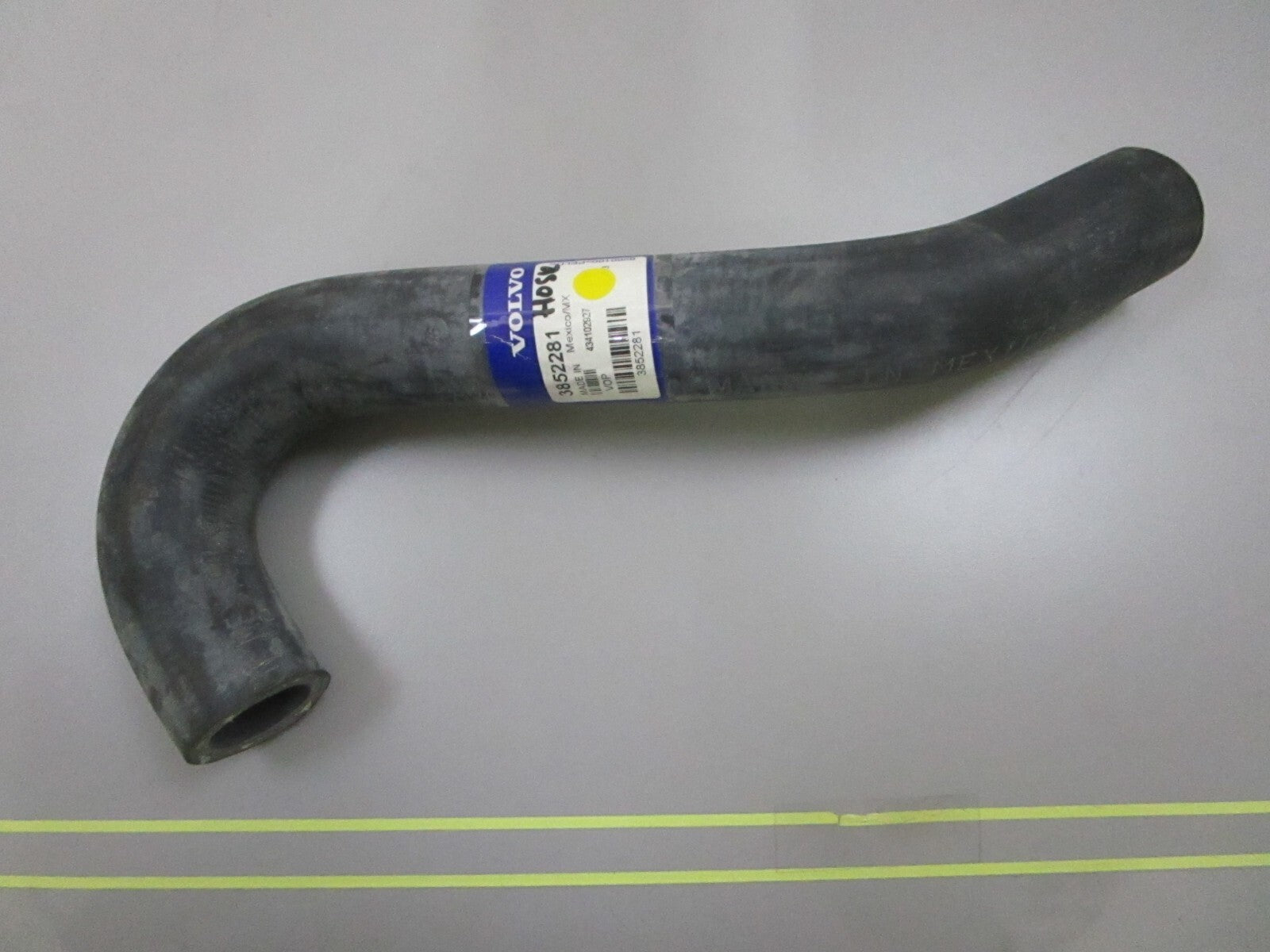*NEW OEM* 0810 Volvo Penta Hose 3852281