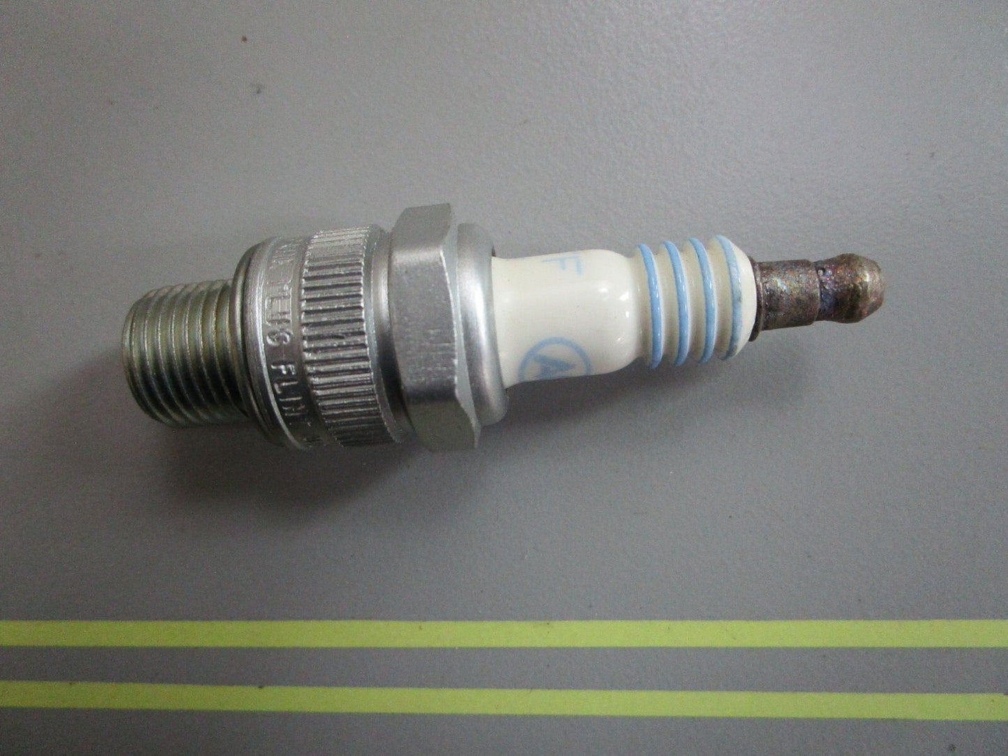 *NEW* 0820 AC Delco Spark Plug M40FF
