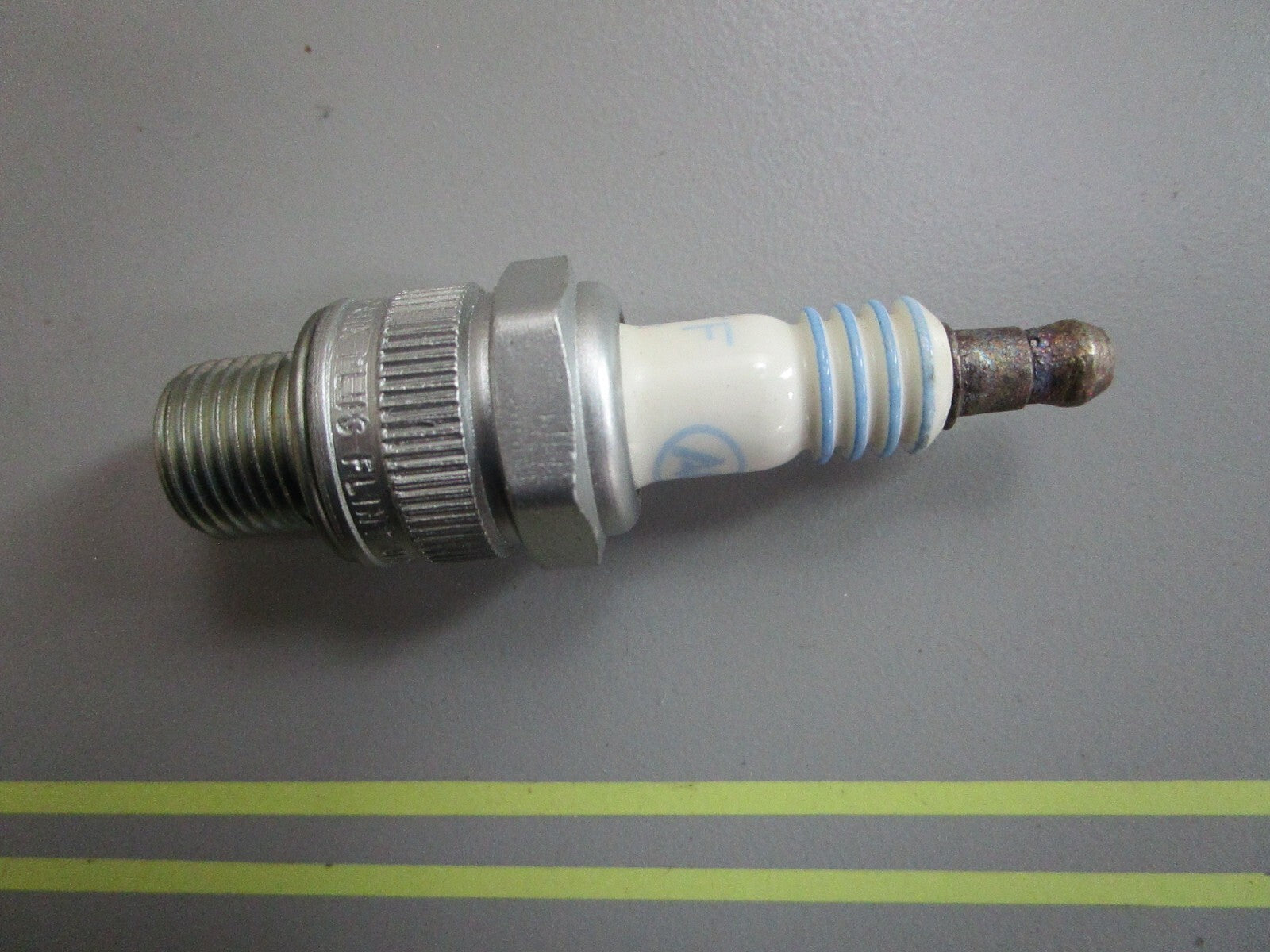 *NEW* 0820 AC Delco Spark Plug M40FF