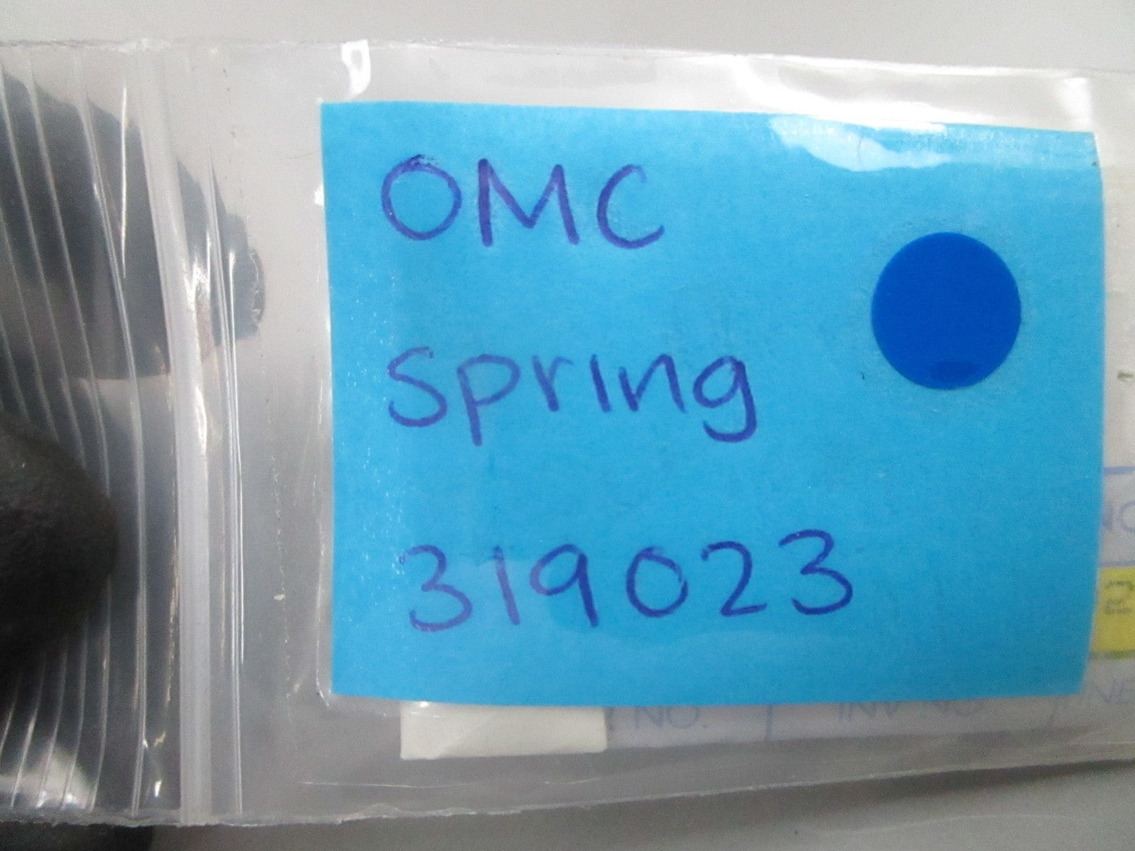 *NEW OEM* 0810 OMC Johnson Evinrude Spring 319023 0319023