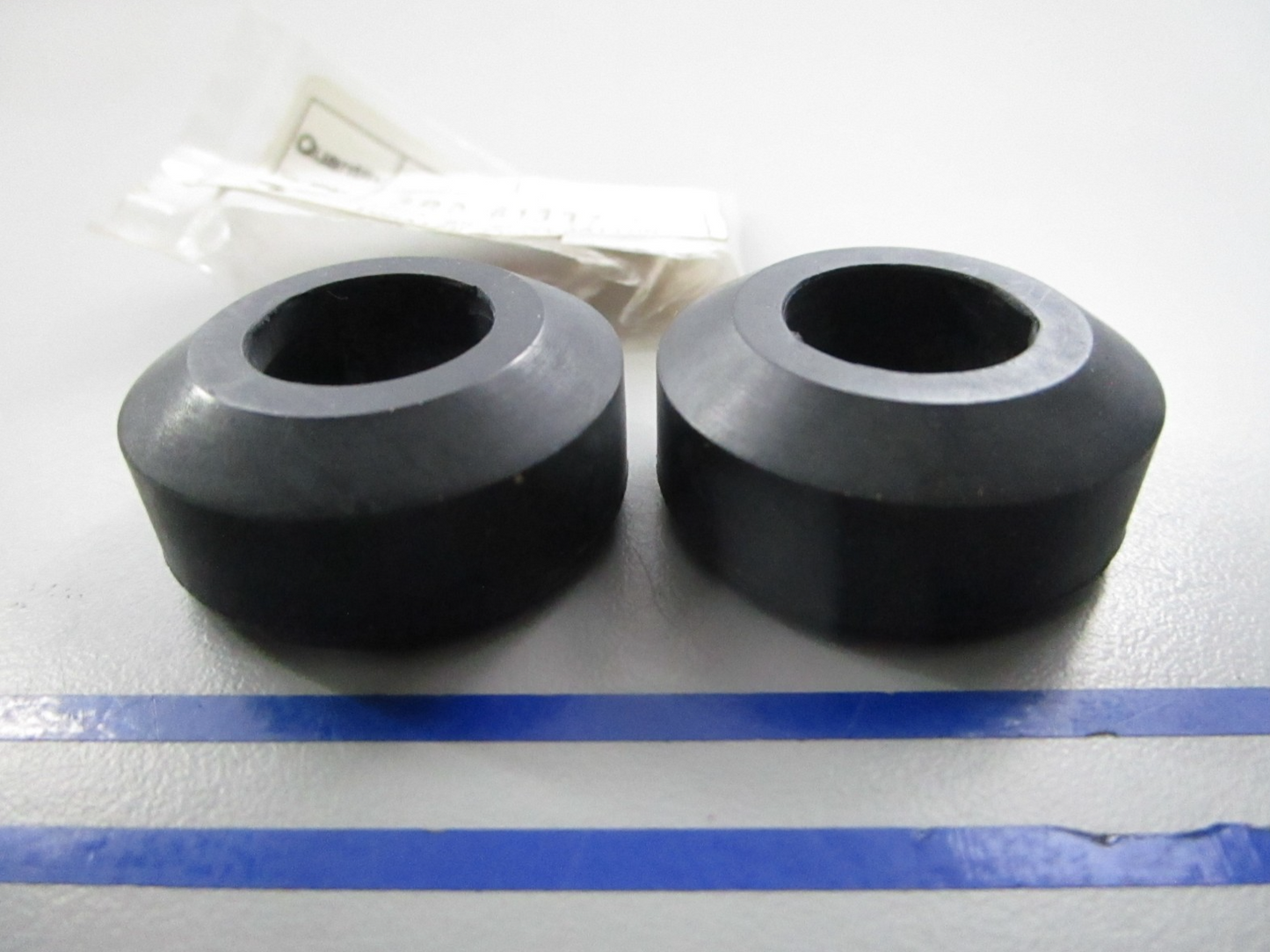 NEW OEM (LOT OF 2) 3R0-61337-1 3R0613371 Tohatsu Upper Rubber Damper 0810