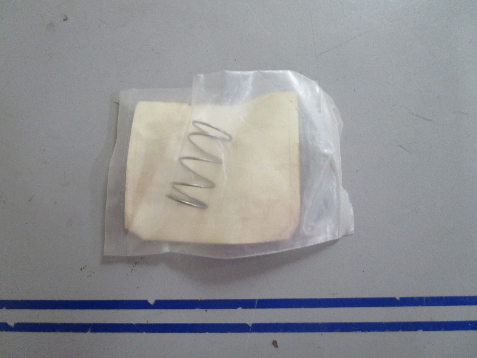 *NEW OEM* 0810 Tohatsu Spring 332-83724-0 332837240