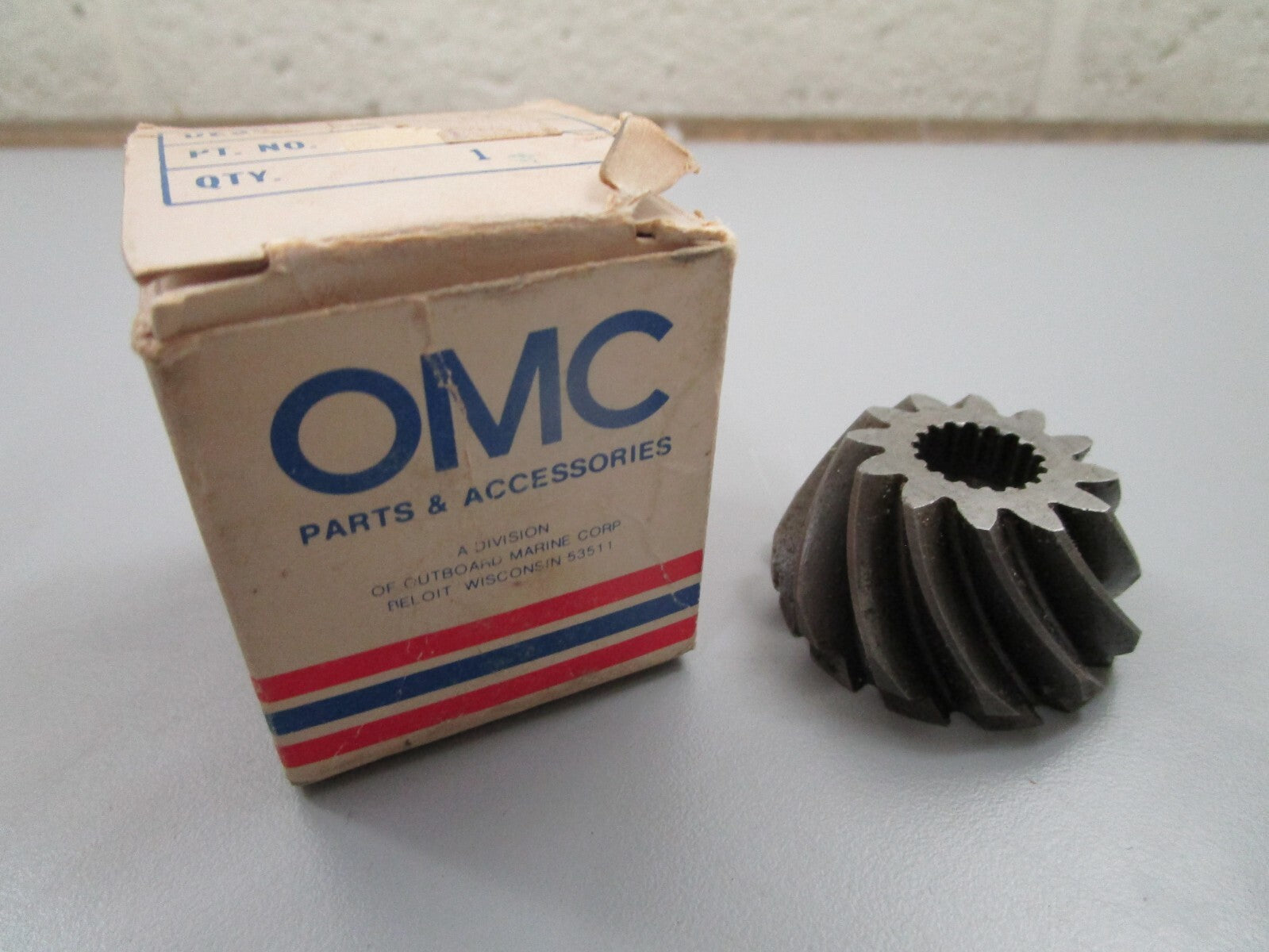 *NEW OEM* 0810 OMC Johnson Evinrude Pinon Gear 324617 0324617