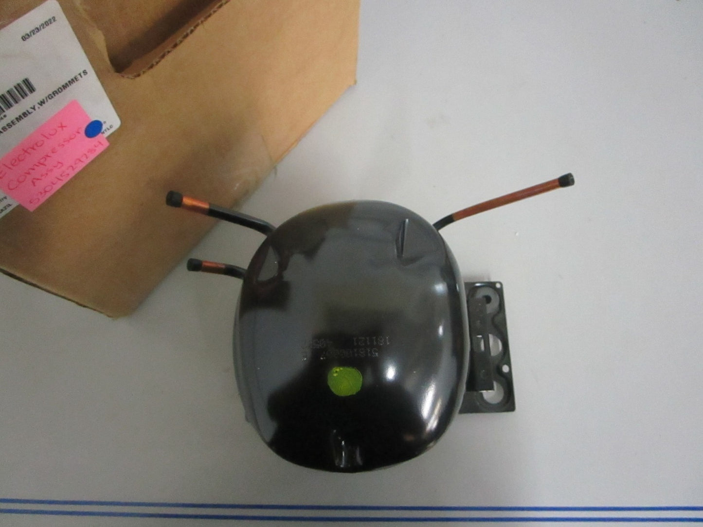 *NEW OEM* 0820 Electrolux Compressor Assy 5304529284