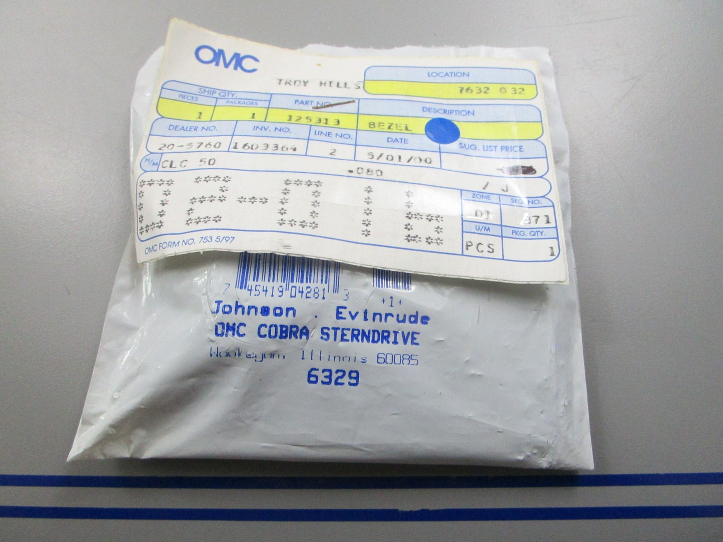 *NEW OEM* 0810 OMC Johnson Evinrude Bezel 125313 0125313