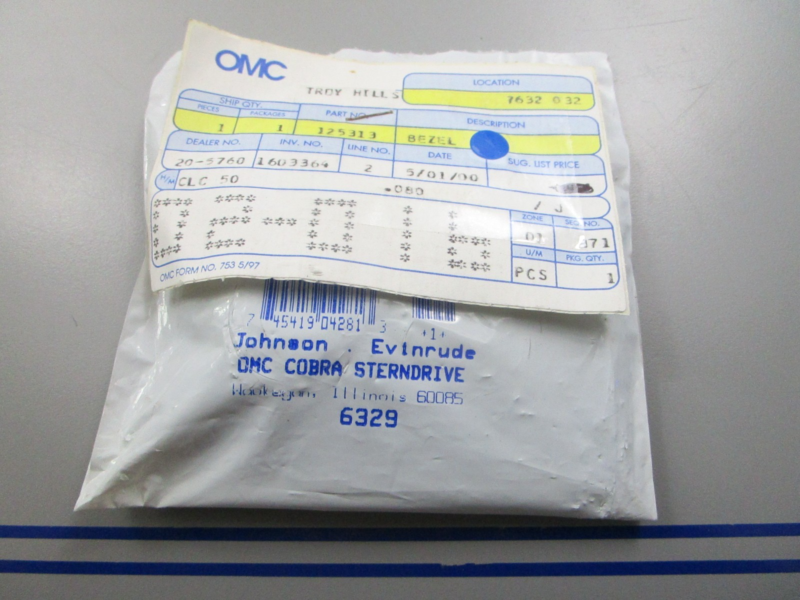 *NEW OEM* 0810 OMC Johnson Evinrude Bezel 125313 0125313