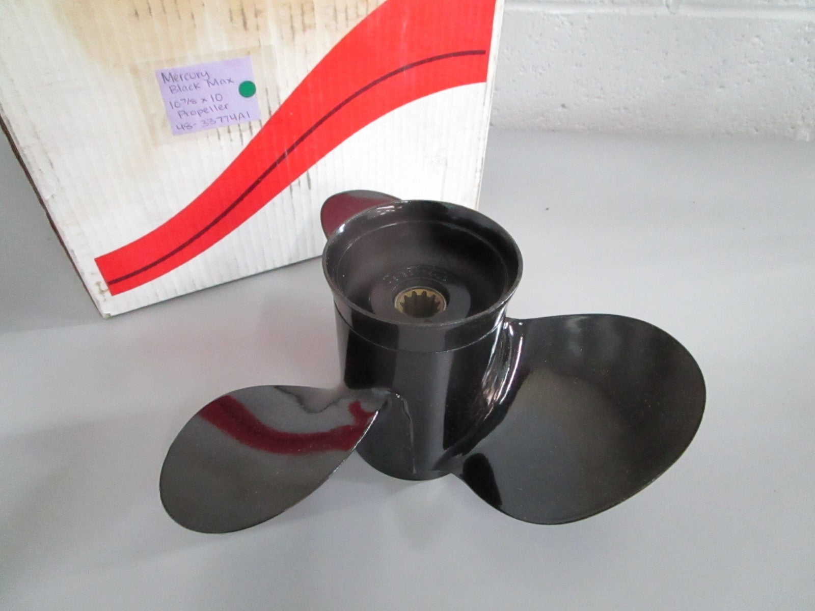 NEW OEM 48-33774A1 Mercury Black Max 10⅞ × 10 Propeller 0820
