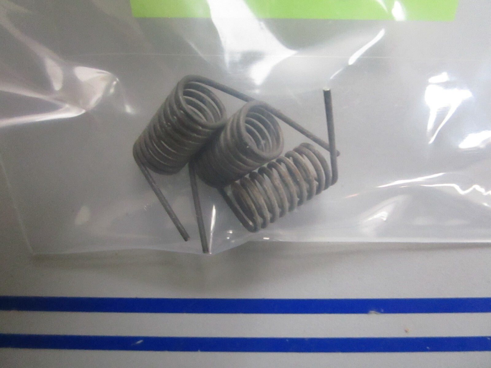 *NEW OEM* (LOT OF 3) 0810 OMC Johnson Evinrude Throttle Shaft Spring 310116