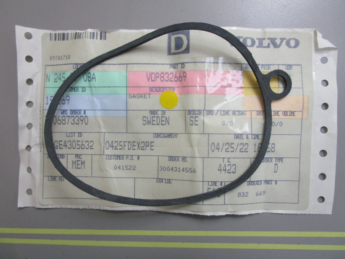 *NEW OEM* 0810 Volvo Penta Gasket 832669