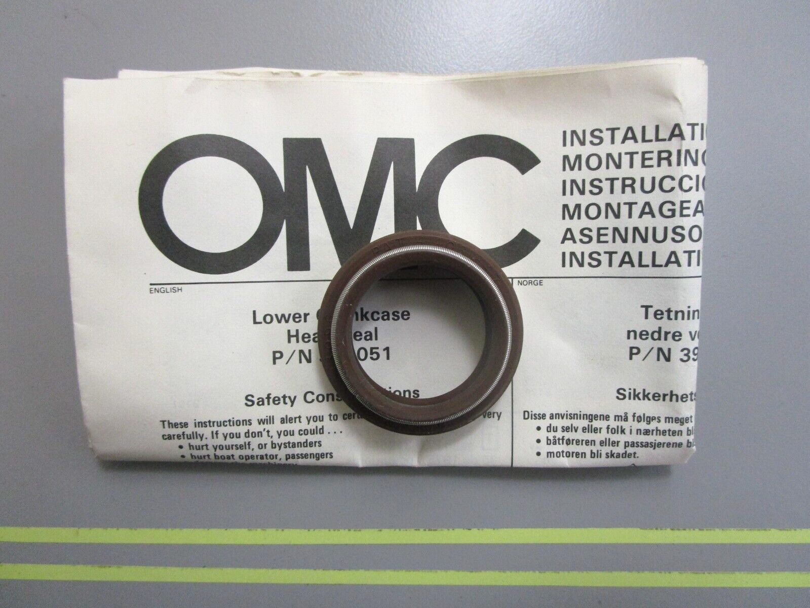 *NEW OEM* 0810 OMC Johnson Evinrude Seal Assembly 398051 0398051