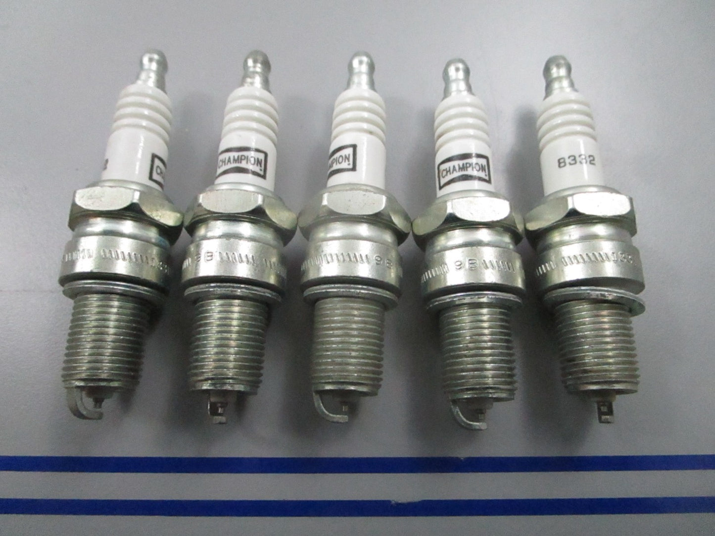 *NEW OEM* (LOT OF 5) 0810 Champion Spark Plug 8332
