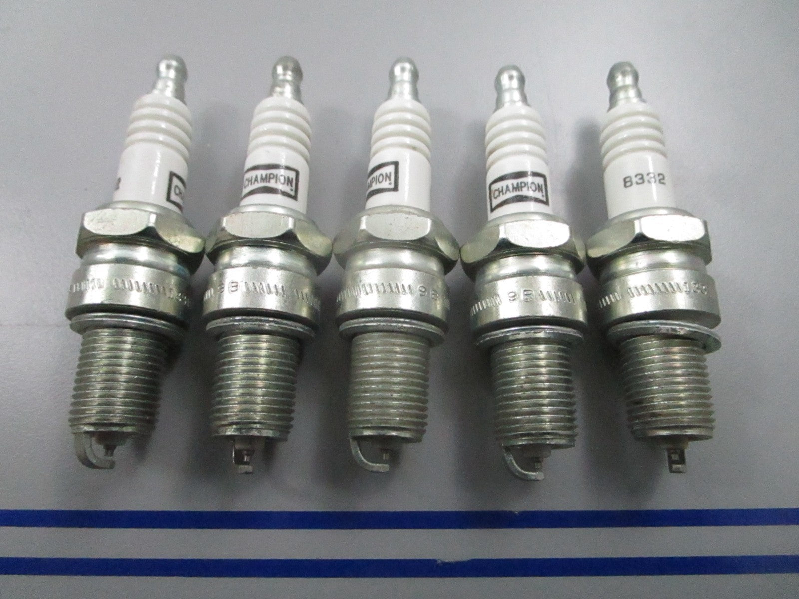 *NEW OEM* (LOT OF 5) 0810 Champion Spark Plug 8332